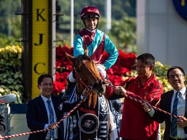 莫雷拉策騎本港代表馬「爭分奪秒」奪得香港短途錦標。（法新社）