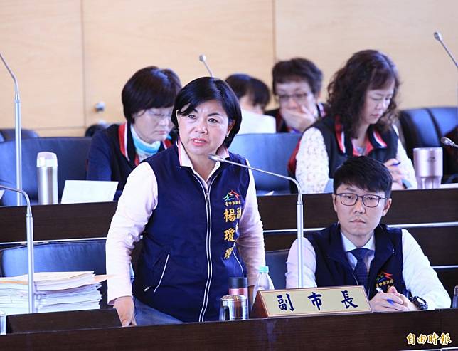 台中市副市長楊瓊瓔(左)明日將被國民黨徵召參選第3選區立委。(記者張菁雅攝)