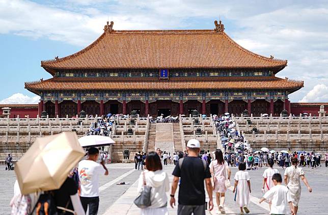 Tourists visit the Palace Museum, also known as the Forbidden City, in Beijing, capital of China, July 8, 2023. (Xinhua/Chen Yehua)