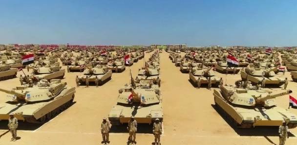 埃及大閱兵展示的M1A1戰車群。 圖 : 翻攝自城視資訊站/君劍
