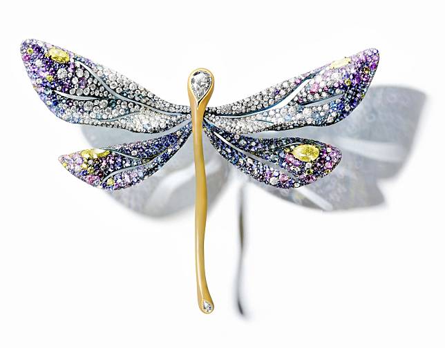 Ox horn Dragonfly Brooch (Photo: courtesy of Cindy Chao The Art Jewel)