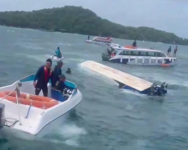 ▲越南富國島（Phu Quoc）外海11日下午發生一起嚴重船難。一艘載有36人的觀光快艇在返航途中意外翻覆，造成15人死亡。（圖／翻攝自VnExpress）