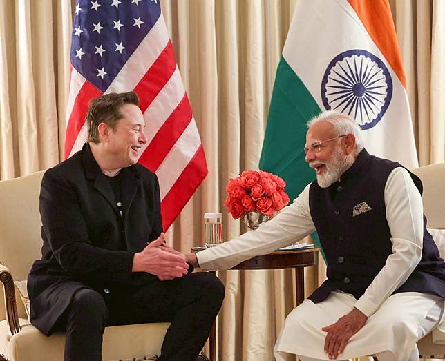 印度總理莫迪(Narendra Modi，右)今年2月與億萬富豪馬斯克馬斯克(Elon Musk，左)會面。(圖：Narendra Modi臉書)