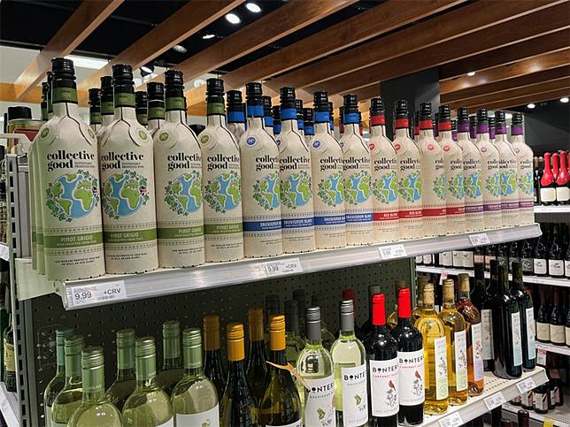Frugalpac的紙質葡萄酒瓶「Frugal Bottle（節儉瓶）」由94%的再生紙板和經過認證的可回收塑膠袋製成，已在美國大型零售通路Target上架。（圖片來源：packagingeurope）