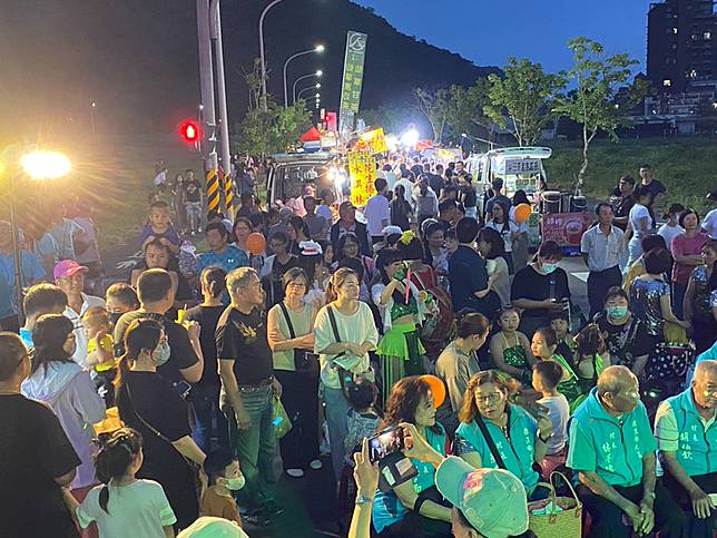 礁溪夜市變美了！每週日必逛新熱點