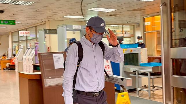 張浩銘道歉認錯，請求輕罰申誡或罰俸2月以下。白廷奕攝