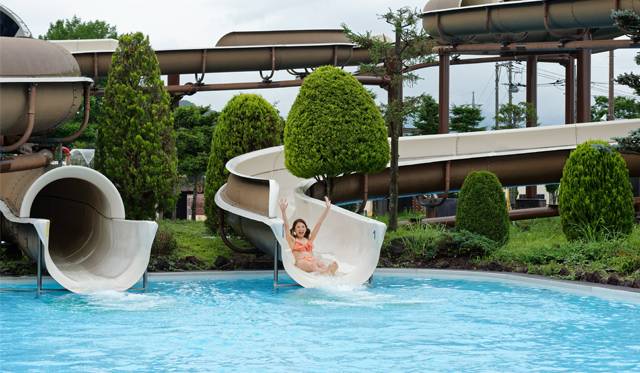 
<p>圖片來源：東京Summerland官方網站</p><p>
</p><p>
這條蜿蜒的滑水道，據說是東京Summerland最有人氣的項目！如果已經是東京老手的你，下回試試東京Summerland吧！</p><p>
</p><p>
<a href=