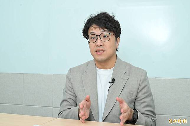 民進黨立委沈伯洋接受《自由時報》專訪。(記者田裕華攝)