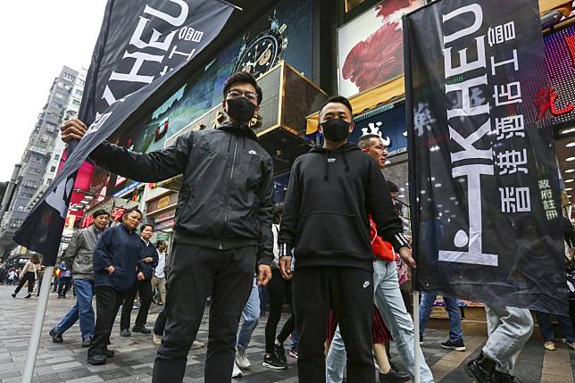 Alex Tsui (left), chairman of the Hong Kong Hotel Employees Union, and vice-chairman Stanley Tsang in Tsim Sha Tsui. Photo: Jonathan Wong