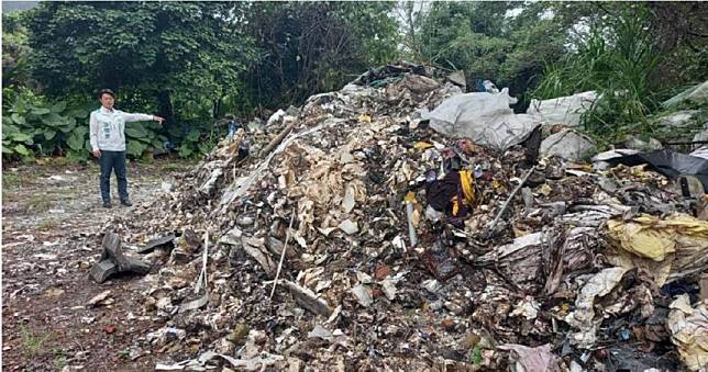 宜蘭安平村驚傳多處農地淪為大型垃圾場　廢棄物堆滿惡臭飄散引民怨