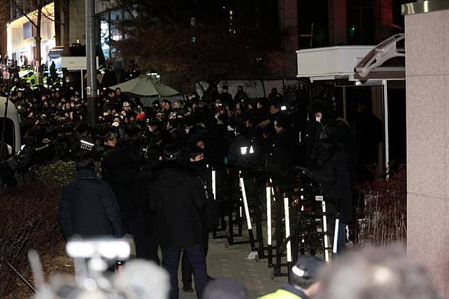 People gather near the presidential residence in Seoul, South Korea, on Jan. 15, 2025. (NEWSIS via Xinhua)