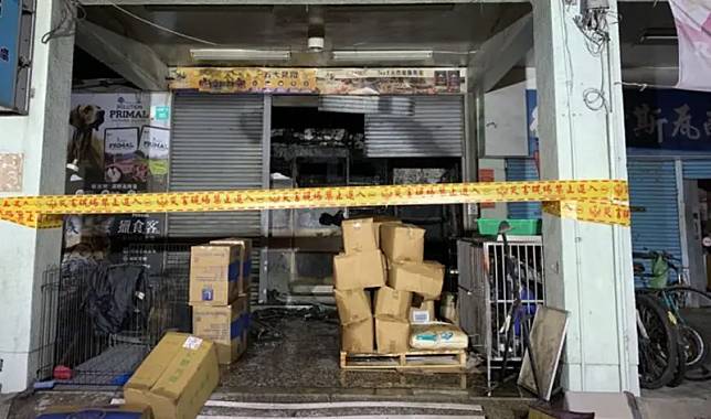 20日凌晨，台南市中西區大同路某寵物店發生火警，店內的25隻狗狗慘葬身火窟，其中多半是貴賓、臘腸等品種狗，詳細起火原因及相關財損，仍待進一步調查釐清。（圖／翻攝畫面）