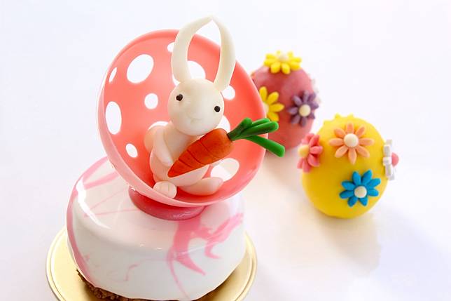 日月千禧酒店特別針對復活節設計跳跳白兔甜點，甜蜜爽口的水蜜桃口味，造型非常吸睛可愛。(圖片提供／日月千禧酒店)