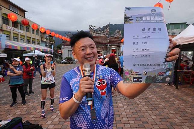 剛過50歲生日的立委趙天麟，第3度完成南橫百K超馬完賽紀錄。(記者王榮祥翻攝)