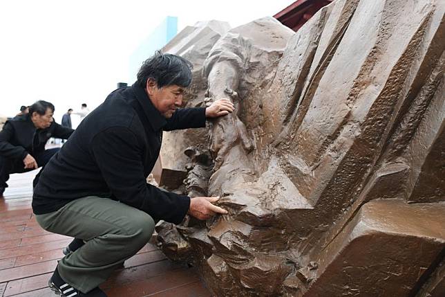 A descendant of one of the Chinese fishermen who saved hundreds of British prisoners of war during the Lisbon Maru incident 82 years ago touches the memorial dedicated to the heroic fishermen on the site of the rescue in east China's Zhejiang Province, Dec. 5, 2024. (Photo by Yao Kaile/Xinhua)