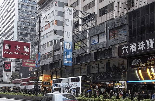 今早有巴士在信和中心對開被人按動死火掣死火停在馬路上。資料圖片