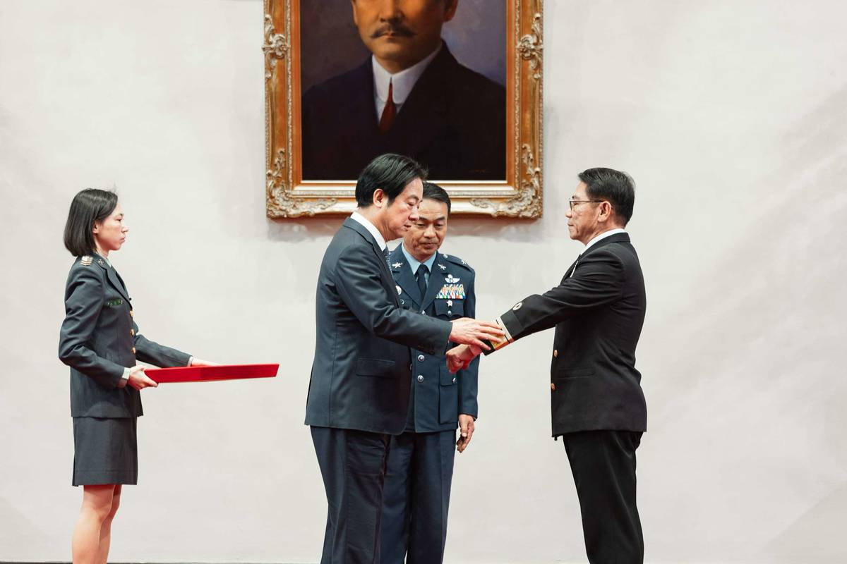 總統主持2月將官晉任 期勉國軍打造可恃的現代化防衛力量 | 中央廣播電臺 | LINE TODAY
