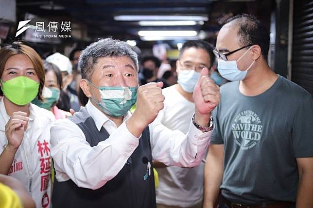 台北市長參選人陳時中（左）表示日前曾與牙醫團體座談。（資料照，陳品佑攝）