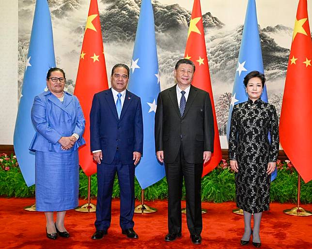 Chinese President Xi Jinping and his wife Peng Liyuan hold a welcome ceremony for President of the Federated States of Micronesia Wesley W. Simina and his wife Ancelly Simina prior to the talks between Xi and Simina in Beijing, capital of China, April 9, 2024. Xi held talks with Simina, who is on a state visit to China, at the Great Hall of the People in Beijing on Tuesday. (Xinhua/Li Xueren)
