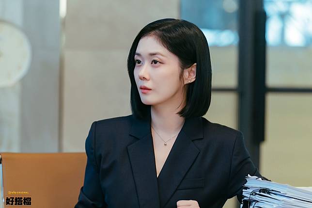 張娜拉這次在《好搭檔》飾演離婚律師，面對老公與下屬搞外遇，用法律專業迎戰。（Hami Video提供）