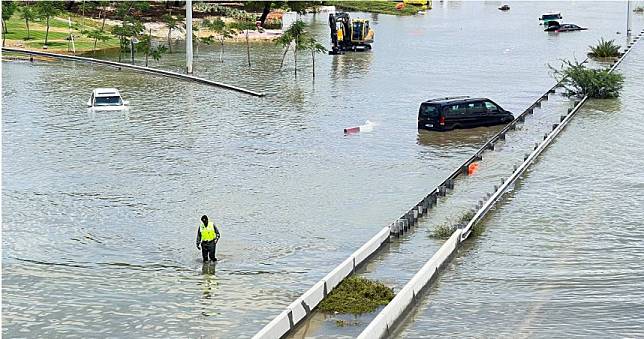 「史上最大暴雨」狂炸波斯灣！杜拜國際機場一度癱瘓　阿曼爆發洪災至少19死
