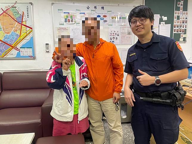 家屬非常感謝中興橋派出所員警細心照顧母親。（三重警分局提供）