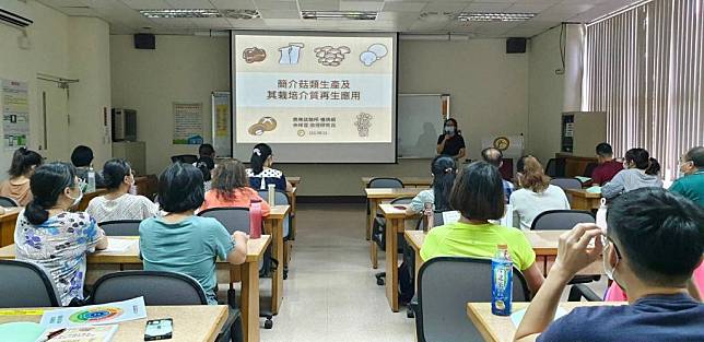 台中市教育局在農試所舉行食農教育種子師資研習。（記者黃俊昇攝）