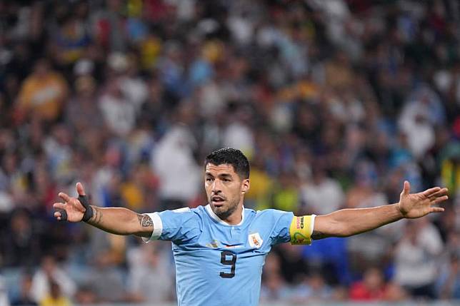 Luis Suarez gestures during Uruguay's 2-0 Group H win against Ghana at the 2022 FIFA World Cup at the Al Janoub Stadium in Al Wakrah, Qatar, Dec. 2, 2022. (Xinhua/Li Gang)