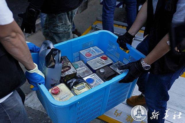 ตำรวจฮ่องกงยึดขวดบรรจุสารเคมีอันตราย 59 ขวด ที่ถูกขโมยมาจากห้องทดลองในมหาวิทยาลัย