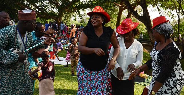 People spend their Christmas Day at Millennium Park in Abuja, capital of Nigeria, Dec. 25, 2016. (Xinhua/Olatunji Obasa)