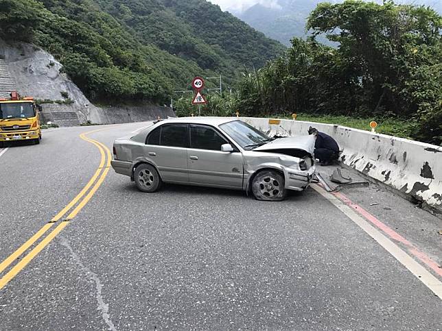 花蓮》蘇花自撞護欄 駕駛獲救喊「車不是我開的」