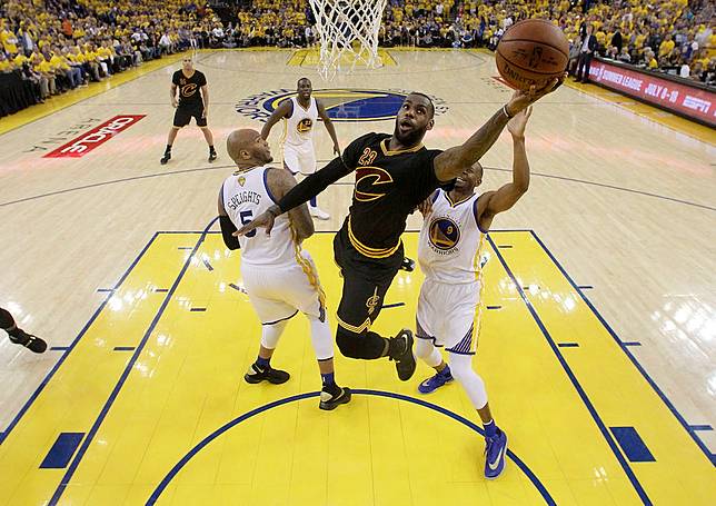 2016年克里夫蘭騎士隊在LeBron James的帶領拿下了NBA的總冠軍。 (圖片來源 LINE TODAY：AP/達志影像) 