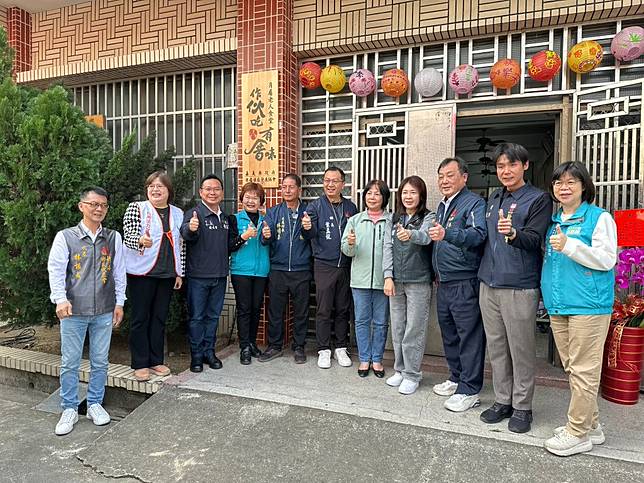 嘉義縣首處以中央廚房方式供餐的月眉老人食堂開飯了。（記者湯朝村攝）