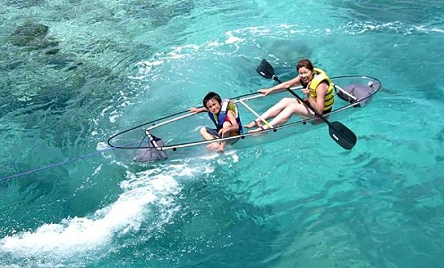 ▲沖繩水納島透明獨木舟。（圖／Tripbaa趣吧！亞洲自由行專家）