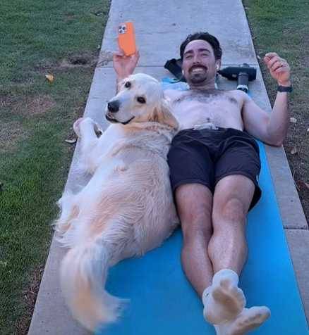 狗狗和男主人私會被抓包。（圖／翻攝自臉書）