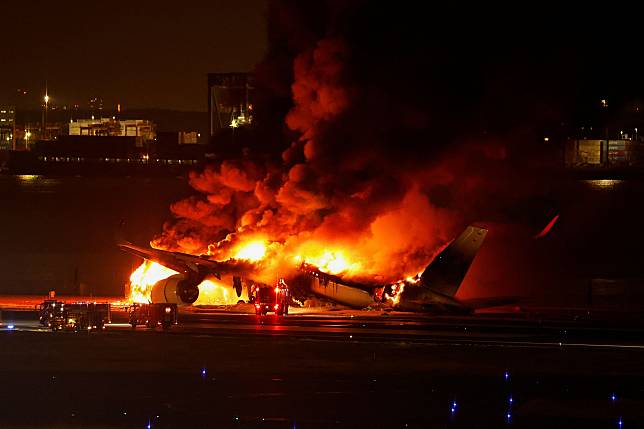 羽田機場日前才發生撞機意外，未料4日又發生事故。（路透社）