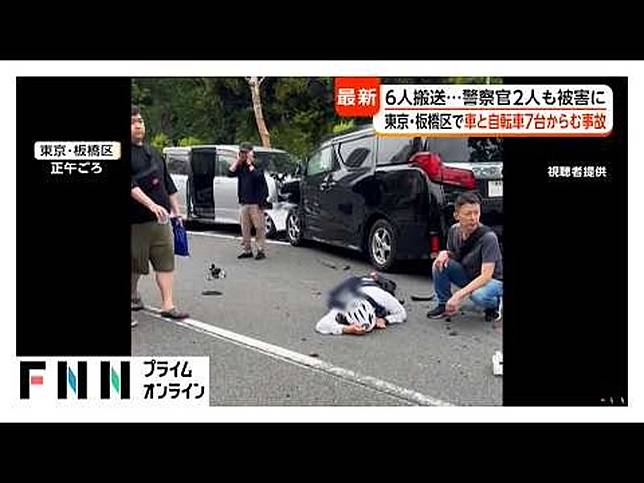 2名員警被撞飛，現場怵目驚心。圖／翻自FNN畫面