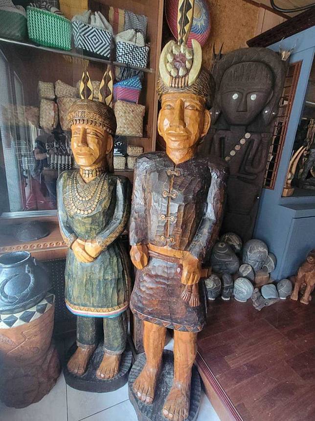 台東原民木雕。（中華旅行社提供）