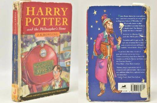 《哈利波特》系列第一集「神秘的魔法石」初版印刷書全球僅有500本，相當稀有。（翻攝自Richard Winterton Auctioneers臉書）