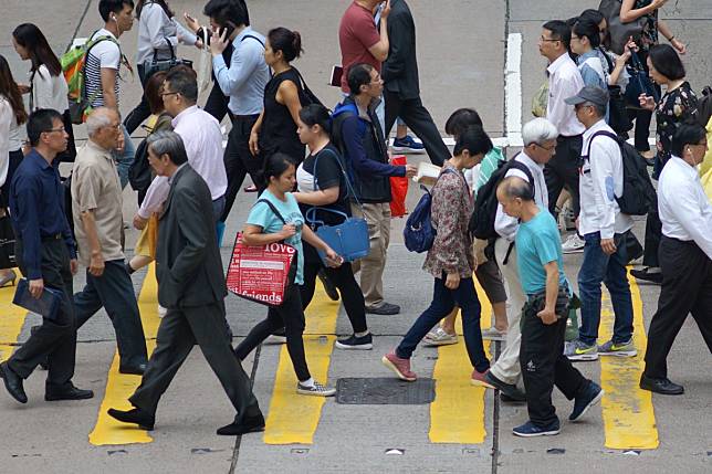 Workers in Hong Kong put in about 55 hours per week on average in 2018, according to the Hong Kong Confederation of Trade Unions. Photo: Fung Chang