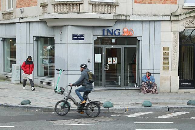 An office of a financial institution is pictured on a street in Brussels, Belgium, on Nov. 15, 2023. (Xinhua/Zhao Dingzhe)