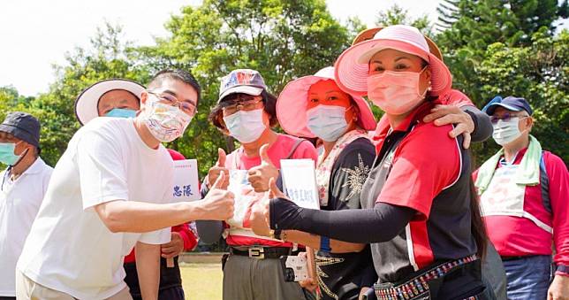 謝國樑提「老大人五夠讚」 樂齡政見　盼讓基隆長者照護大升級