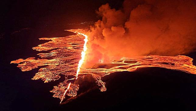 2024年3月16日，冰島雷克雅內斯半島的火山又噴發，火山裂隙介於哈加山（Hagafell）和史托拉-史寇格山（Stora-Skogfell）之間。路透社