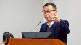 羅智強指客委會補助高雄圖書館辦活動成黑熊森遊會。資料照 李政龍攝