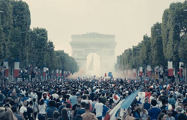 ▲《悲慘世界》描述2005年巴黎暴動。（圖／海鵬）