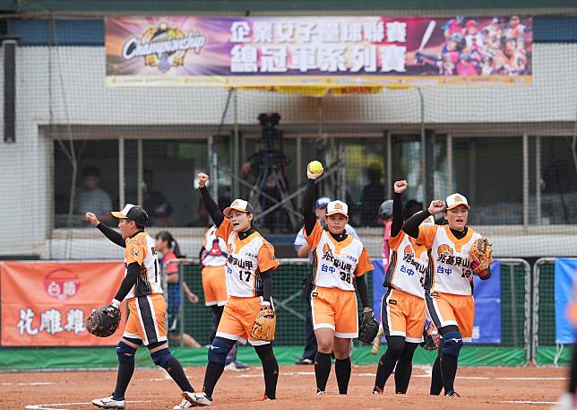 企業女壘總冠軍戰／楊依婷找回初衷3安猛打賞　兆基7比1勝凱撒搶頭香