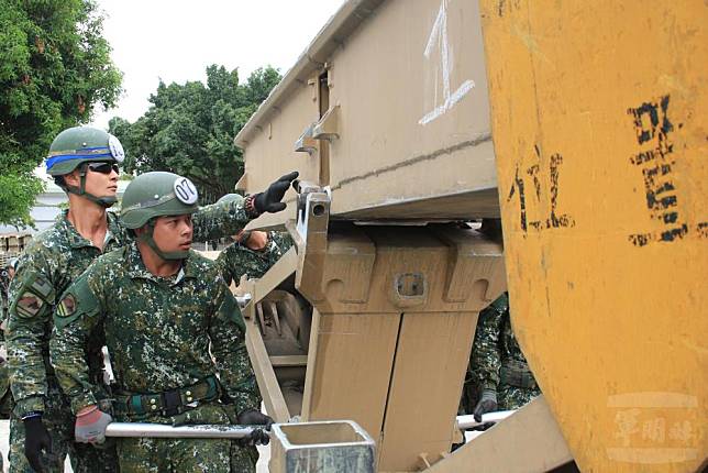 陸軍第十軍團52工兵群工兵支援營日前實施基地普測。（陸軍第十軍團提供）