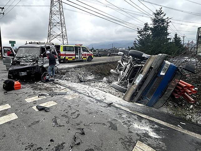 雙車禍！蘇澳肇逃致死 三星貨車翻覆火燒車