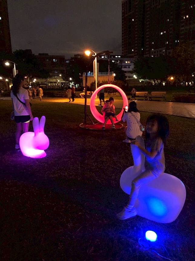 仁愛公園美麗的夜景（圖/ Melanie Yu）