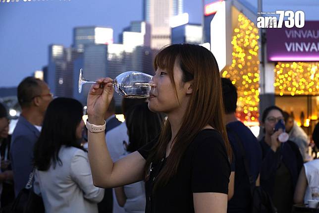 美酒佳餚巡禮開鑼 展商：市道經濟低迷更要把握機會 (林俊源攝)